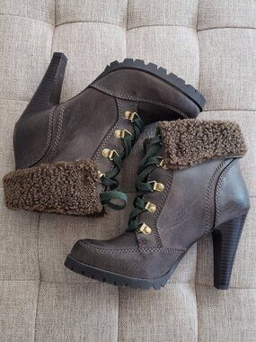 Boots - Roxy Faux Fur Cuff Lace Up Ankle Bootie - Brown - NEW - Size 6.5